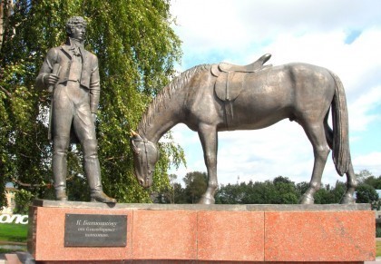 Факт дня 28 мая: памятник поэту. Или все-таки коню?
