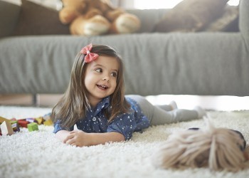 Как обезопасить дом для ребенка: 7 опасностей и предметов