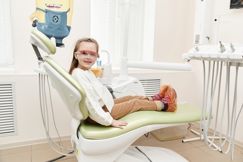 Фторирование или серебрение зубов детям: объясняет специалист