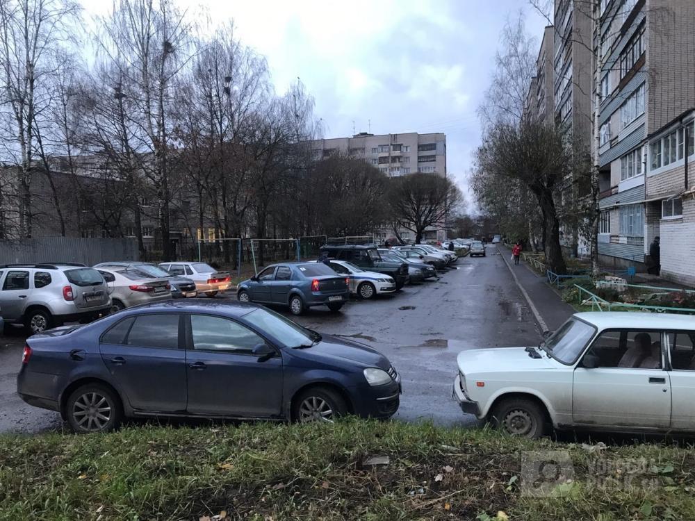 В Вологде ГИБДД подкарауливает родителей, которые отвозят детей в садик, и ежеминутно их штрафуют! В Вологде ГИБДД подкарауливает родителей, которые отвозят детей в садик, и ежеминутно их штрафуют!