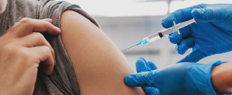 Попасть на плановый прием ко врачу можно только после полного курса вакцинации