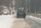 Десятки тонн соли и песка высыпали на улицы Вологды за один день из-за гололедицы 