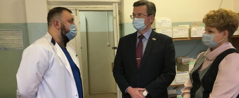Развитие медицины в Кадуйском районе Андрей Пулин обсудил с руководством районной больницы