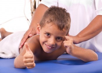 Общий детский массаж: чем полезен и для чего нужен
