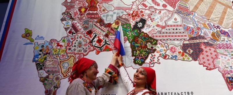 В Чувашии представили вышитую карту России