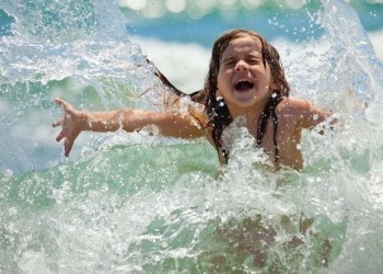 Прокуратура области предупреждает родителей об опасности оставления детей без присмотра во время купания