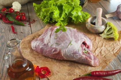 «Вологодский мясодел» объявляет выгодную цену на свиной окорок