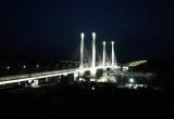 На Архангельском мосту зажгли вечернюю подсветку: зрелище завораживает…