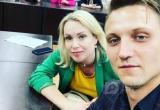 Марина Овсянникова поделилась снимком из зала суда в соцсетях. На фото с адвокатом Дмитрием Захватовым