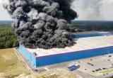 Крупный пожар тушат в эти минуты на одном из складов интернет-магазина Озон