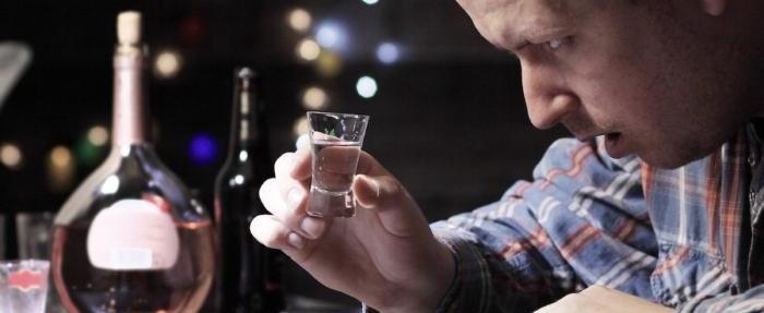 Ученые рассказали о пользе алкоголя после 40-ка: стоит ли доверять таким выводам?