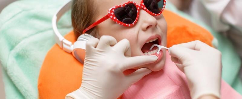 Перед 1 сентября стоматология «Демократ» рекомендует провести осмотр зубов вашего ребенка