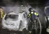 В полтретьего ночи на Вологодчине горели три автомобиля, один спасти не удалось…
