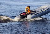 Выпавшего из лодки рыбака продолжают искать в Вологодской области