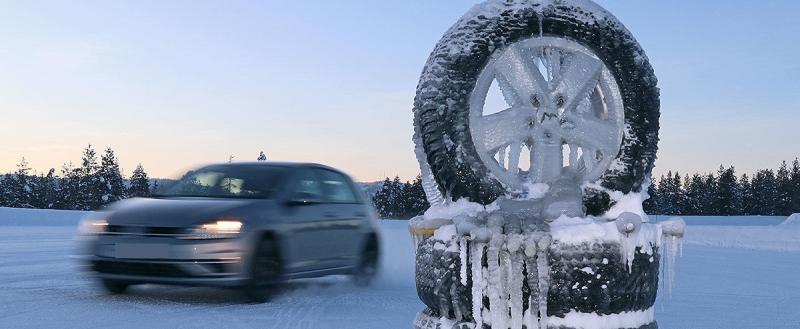 Погода намекает вологжанам на необходимость поменять колеса на зимние
