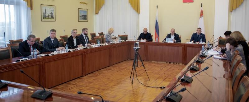 Депутаты ЗСО в ходе «нулевых чтений» обсудили решение важных коммунальных проблем