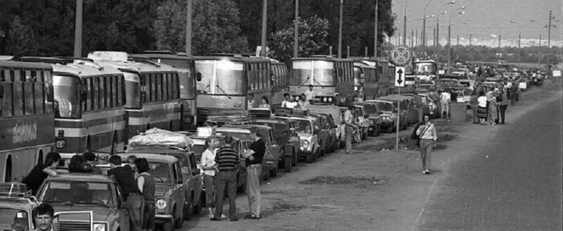 Как мы жили в 90-е годы:  «Туристские автобусы на границе с Польшей стояли по пять суток»
