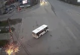 В Вологде автобус оборвал электрические провода и поехал дальше