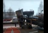 Легковушка и трактор не поделили дорогу в Шекснинском районе