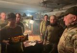 Пленных украинских солдат поздравили с Новым годом и угостили мандаринами