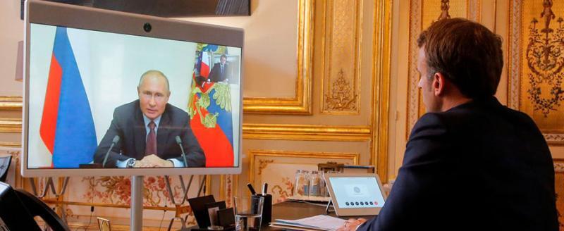 Французская попа вновь пытается усидеть на трех стульях: Макрон сделал странное заявление о Путине