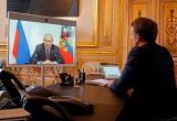 Французская попа вновь пытается усидеть на трех стульях: Макрон сделал странное заявление о Путине