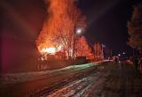 В Вологодской области поздно вечером сгорел 3-х квартирный дом