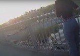 Молодой вологжанин после ссоры с девушкой пытался спрыгнуть с моста 800-летия