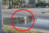 Очередное ЧП в Вологде: перекресток Ленинградской и Петина заливает нечистотами