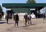 45 российских бойцов вернулись домой из украинского плена
