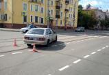 На проспекте Победы 24-летний водитель ВАЗ-2114 расправился с молодой девушкой