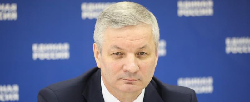 Председатель ЗСО, руководитель фракции «Единая Россия» Андрей Луценко.