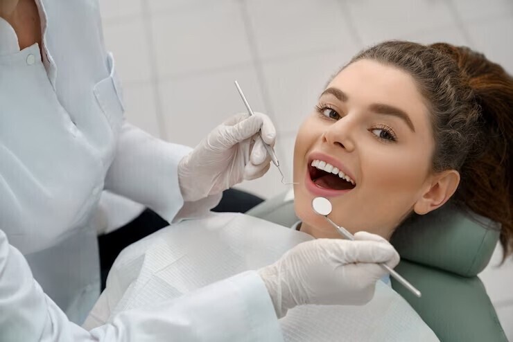 Здоровые зубы и привлекательная улыбка: Почему имплантация - важный шаг