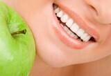 Стоматологи назвали продукты, которые помогут сохранить здоровье зубов 