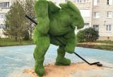 В Вологодской области установили статую зеленого хоккеиста в образе неизвестного пернатого гиганта