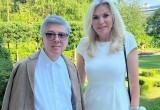 Покинувшая РФ вдова Юдашкина впервые вышла на связь после траура