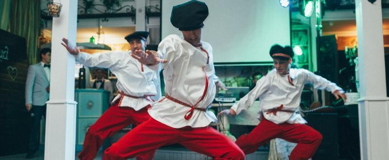 Проведите выходные с культурным разнообразием в клубе-ресторане СССР