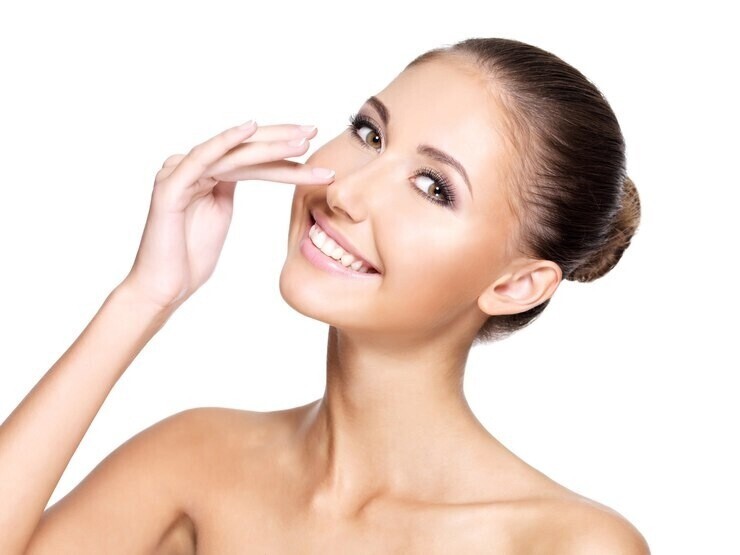 Убрать горбинку и выпрямить спинку: ринопластика поможет вам исправить форм носа