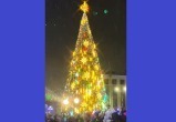 Сергей Воропанов проконтролировал, как Дед Мороз зажег огни на главной новогодней елке Вологды