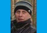 В Вологодской области разыскивают 58-летнего бритого наголо мужчину в красных кроссовках