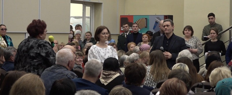 Скриншот видео встречи Георгия Филимонова с жителями