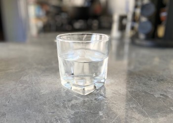 Важность правильного питья воды: как избежать проблем со здоровьем, следуя советам врача
