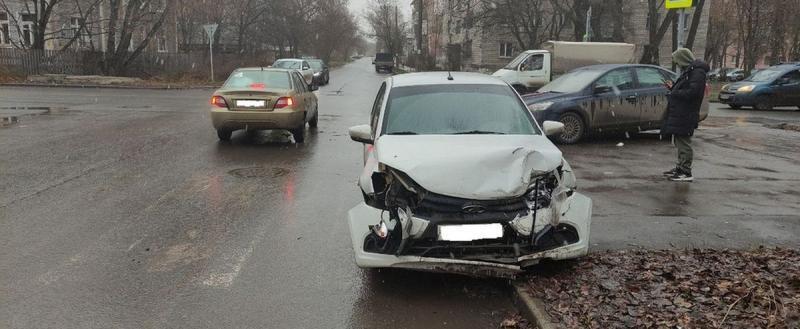 Юный нарушитель ПДД расправился с пожилой автоледи на ул. Маяковского в Вологде