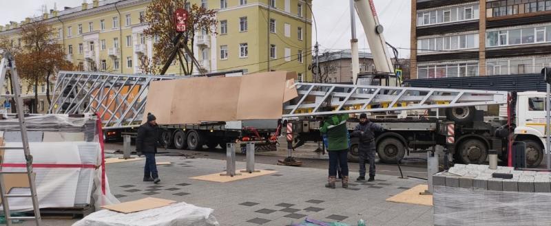 На площади Бабушкина в Вологде начался монтаж стелы «Город трудовой доблести»