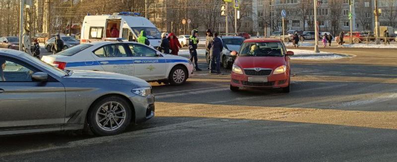 В Вологде на Пошехонском шоссе Шкода и Рено не поделили поворот на ул. Новгородскую