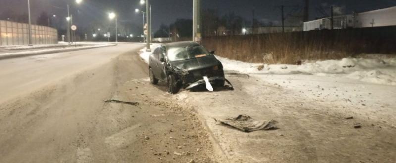 На Белозерском шоссе столкнулись два автомобиля, но пострадал водитель «Лады»