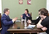 Губернатор предложил олигарху зарыть топор войны Губернатор предложил олигарху зарыть топор войны