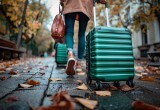 – Мне надоело делиться своими деньгами, – заявил муж, – давай каждый будет платить за себя