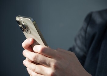 Смартфон как источник боли: чем грозит частое пользование гаджетами? Смартфон как источник боли: чем грозит частое пользование гаджетами?