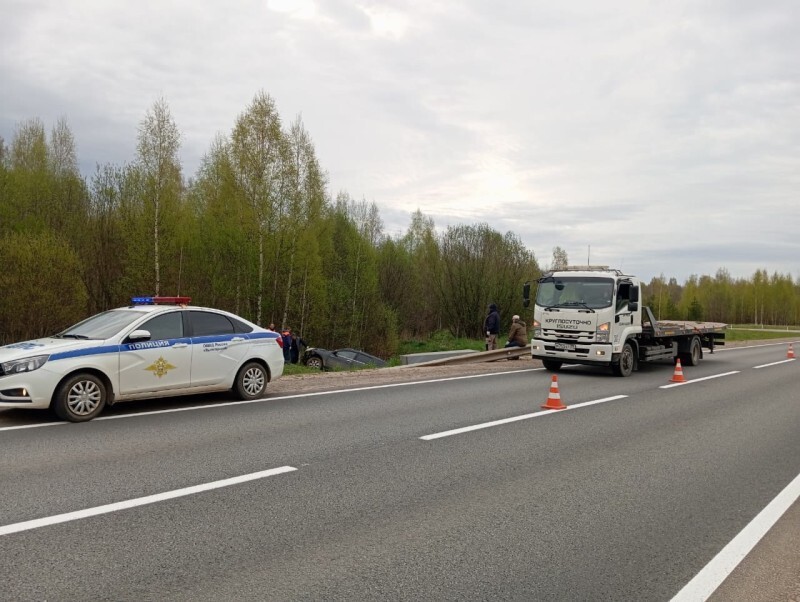 Из кювета пассажирку авто в тяжелом состоянии отправили в вытегорскую больницу